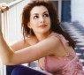 Anne-Hathaway_17