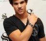 Taylor-Lautner-07