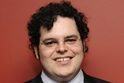 Josh Gad negocia papel central na adaptação do best-seller The Game