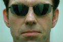 Hugo Weaving reprisa papel de Agente Smith em comercial