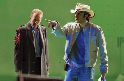 bruce-willis-and-robert-rodriguez-on-set-of-sin-city
