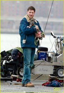 tom-hardy-kisses-on-animal-rescue-set-01