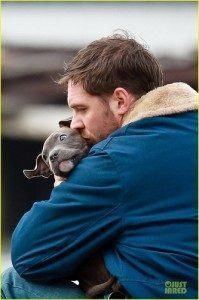 tom-hardy-kisses-on-animal-rescue-set-04