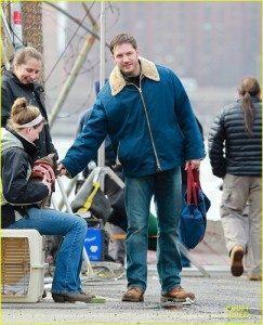 tom-hardy-kisses-on-animal-rescue-set-05