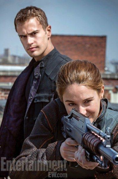 divergent-shailene-woodley-tris-theo-james-four-396x600