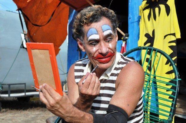 Chico Diaz como o Cão Gasolina durante as filmagens do filme Os Pobres Diabos - Foto Claudio Lima