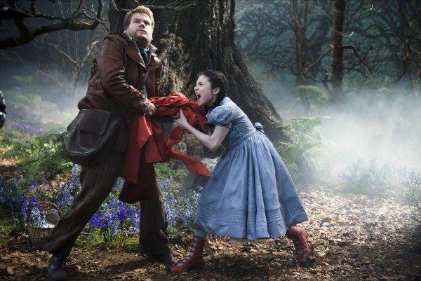 into-the-woods-james-corden-lilla-crawford-600x401