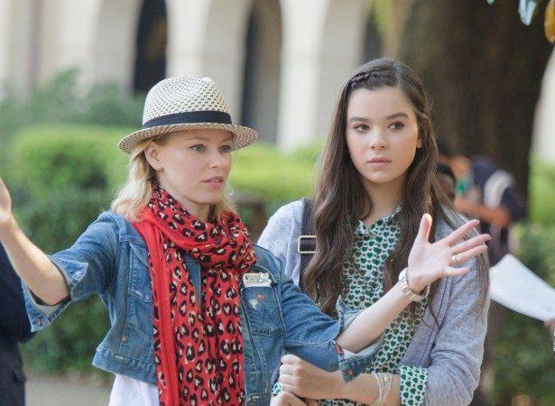 pitch-perfect-2-image-elizabeth-banks-hailee-steinfeld