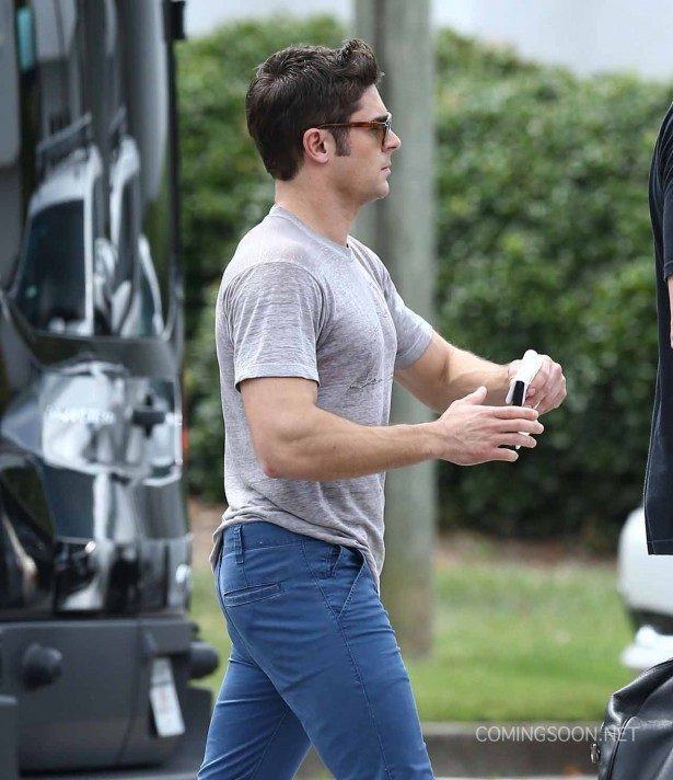 51838530 Stars are spotted on the set of "Neighbors 2" on September 1, 2015 in Atlanta, Georgia. Along with the other main cast of the original, Efron is back to reprise his role as Teddy Sanders. Pictured: Zac Efron Stars are spotted on the set of "Neighbors 2" on September 1, 2015 in Atlanta, Georgia. Along with the other main cast of the original, Efron is back to reprise his role as Teddy Sanders. Pictured: Zac Efron FameFlynet, Inc - Beverly Hills, CA, USA - +1 (818) 307-4813