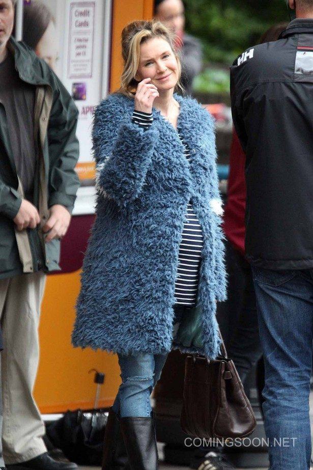 51872347 Stars on the set of the new Bridget Jones movie 'Bridget Jones's Baby' at a Sainsbury's store in South London, UK on October 07, 2015.  Stars on the set of the new Bridget Jones movie 'Bridget Jones's Baby' at a Sainsbury's store in South London, UK on October 07, 2015.  Pictured: Renée Zellweger FameFlynet, Inc - Beverly Hills, CA, USA - +1 (818) 307-4813 RESTRICTIONS APPLY: USA ONLY