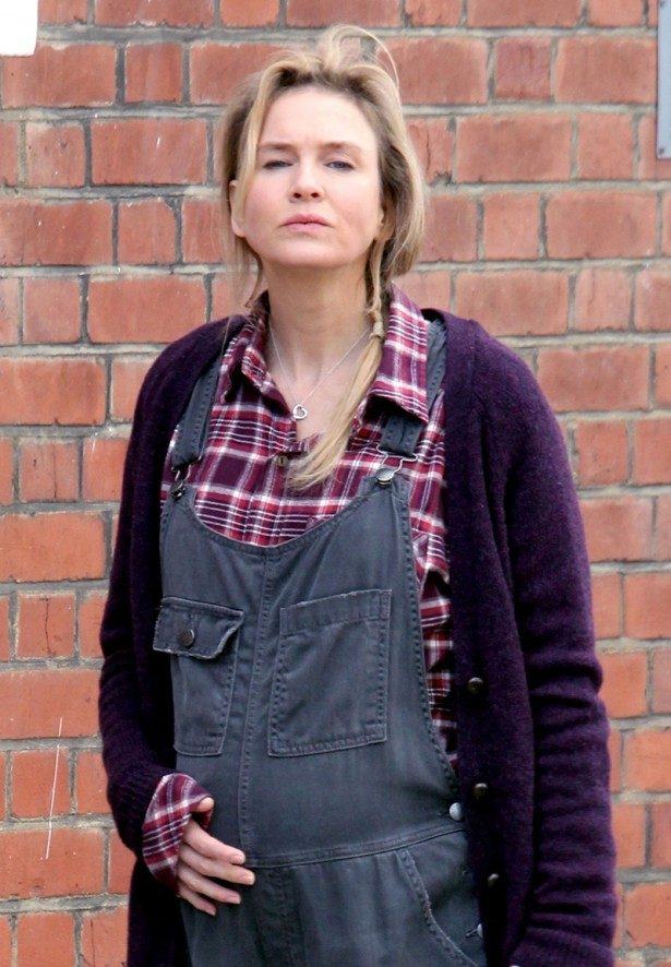 51873714 Stars spotted on the set of the third Bridget Jones film, 'Bridget Jones's Baby' in London, England on October 8, 2015. Stars spotted on the set of the third Bridget Jones film, 'Bridget Jones's Baby' in London, England on October 8, 2015. Pictured: Renee Zellweger FameFlynet, Inc - Beverly Hills, CA, USA - +1 (818) 307-4813 RESTRICTIONS APPLY: USA ONLY