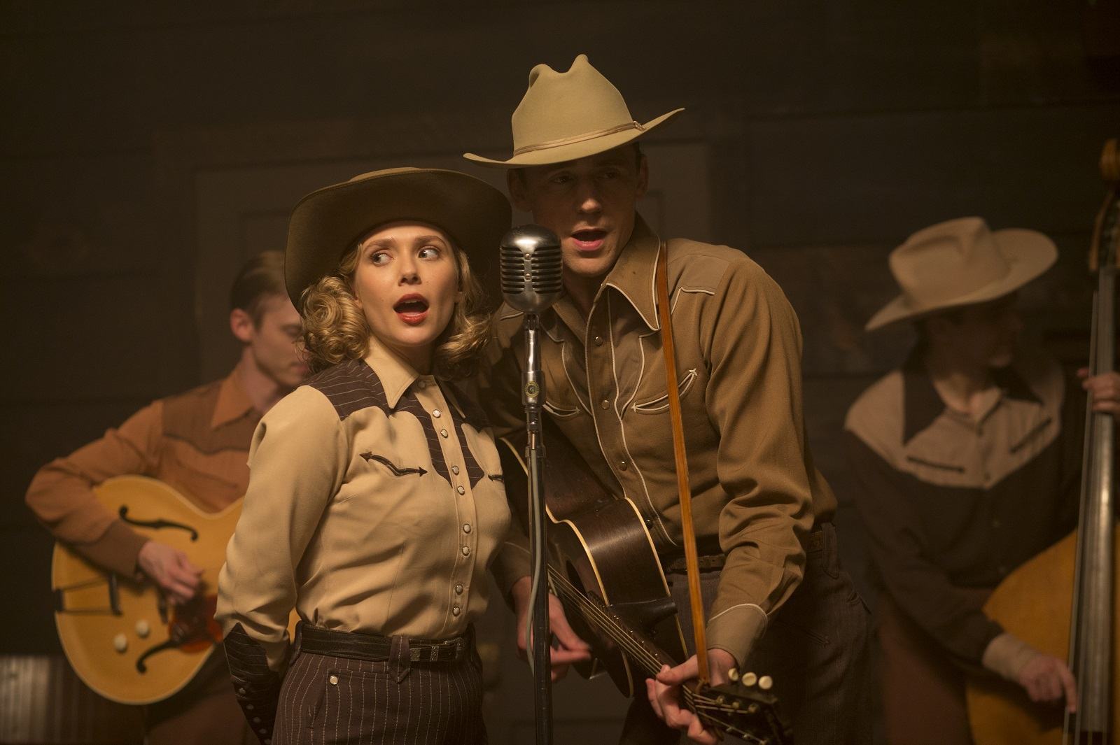 Tom Hiddleston é Hank Williams em cenas e comercial de I Saw the Light