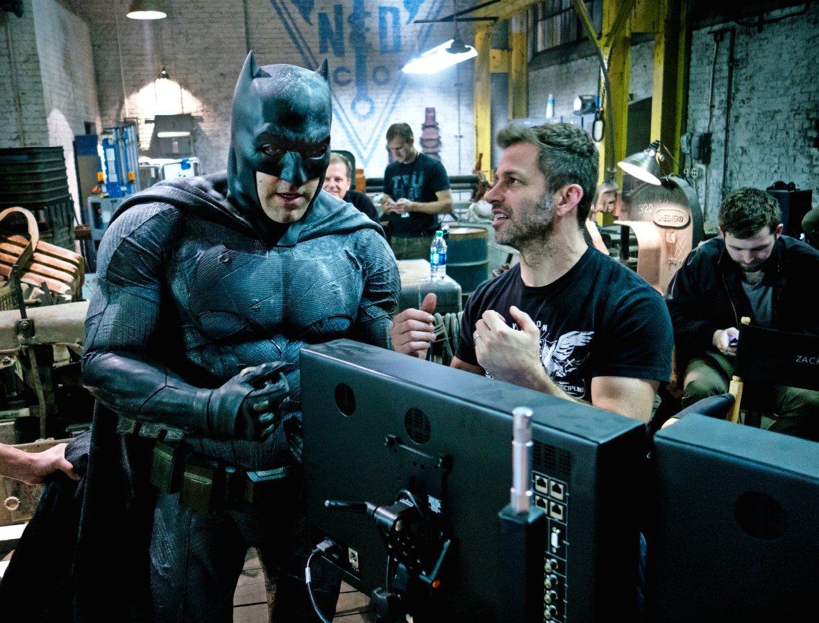 Zack Snyder diz que insistiu muito para Ben Affleck dirigir o filme solo do Batman