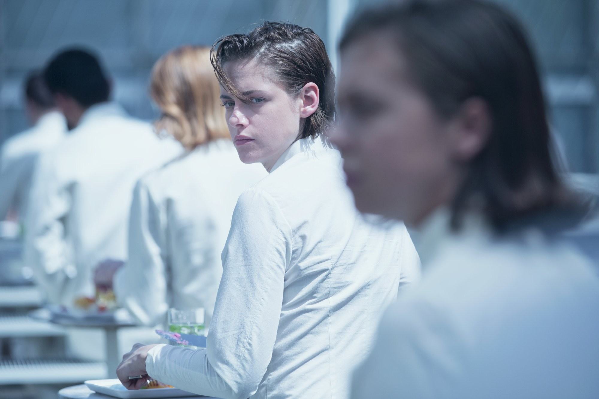 Veja Kristen Stewart e Nicholas Hoult em nova cena do sci-fi Equals