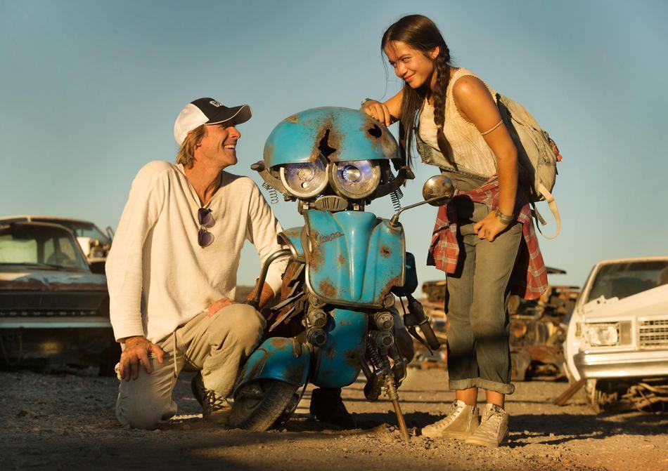 Transformers: The Last Knight | Michael Bay apresenta novo Autobot