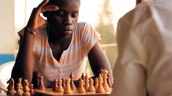 Lupita Nyong'o é mãe de campeã de xadrez em trailer de Queen of Katwe -  Cinema com Rapadura