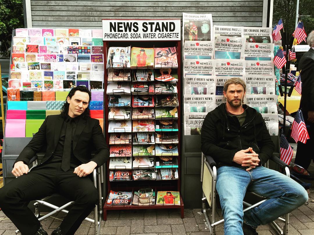Thor: Ragnarok | Novas imagens mostram Thor e Loki vestidos como civis