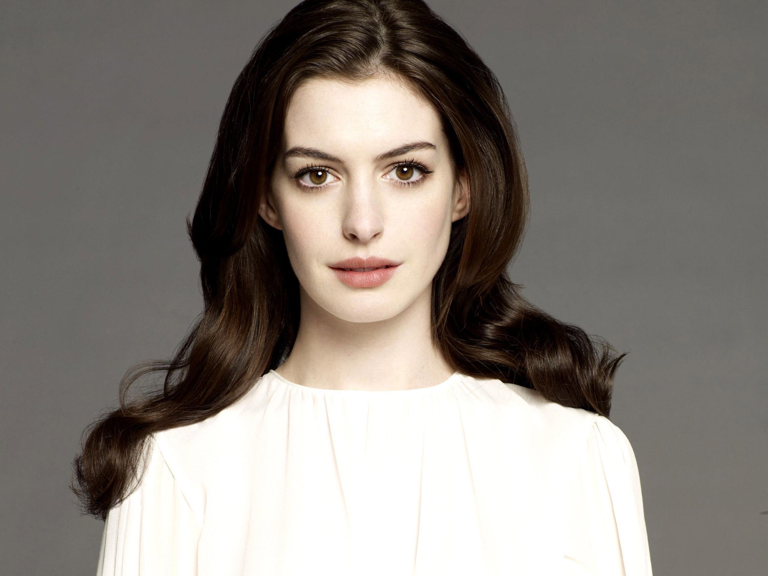 Live Fast Die Hot | Anne Hathaway irá protagonizar biografia de atriz polêmica