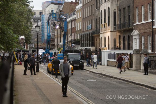 Stunned office workers watch Mark Wahlberg, Laura Haddock and Bumblebee film Transformers in central London. Featuring: Atmosphere Where: London, United Kingdom When: 05 Sep 2016 Credit: WENN.com