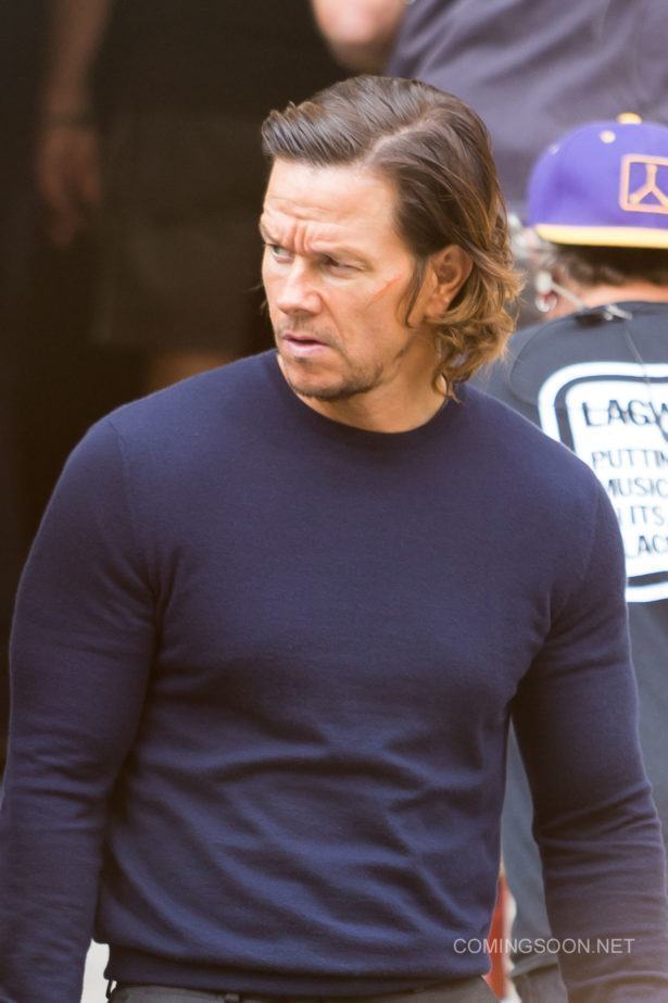 Stunned office workers watch Mark Wahlberg, Laura Haddock and Bumblebee film Transformers in central London. Featuring: Mark Wahlberg Where: London, United Kingdom When: 05 Sep 2016 Credit: WENN.com