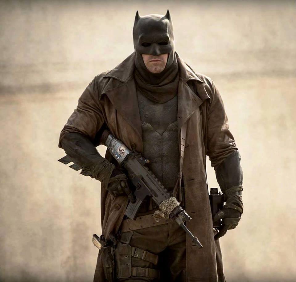Zack Snyder revela foto de uniforme usado nos pesadelos de Batman
