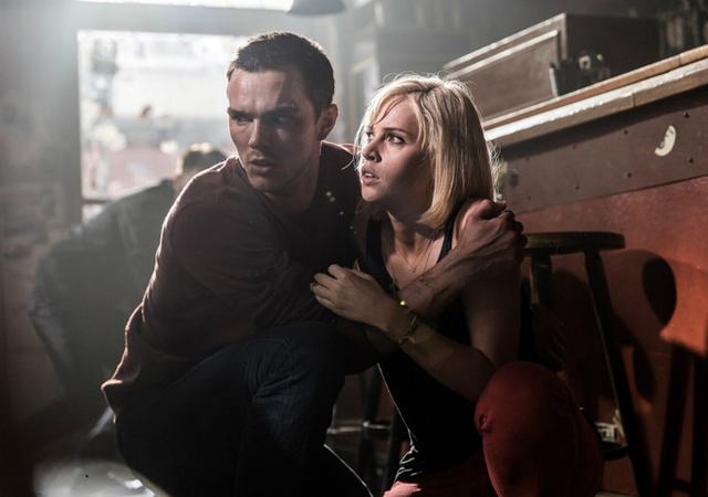 Collide | Thriller de ação com Nicholas Hoult e Felicity Jones ganha trailer