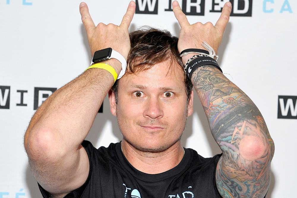Tom DeLonge irá dirigir adaptação de seu livro Strange Times