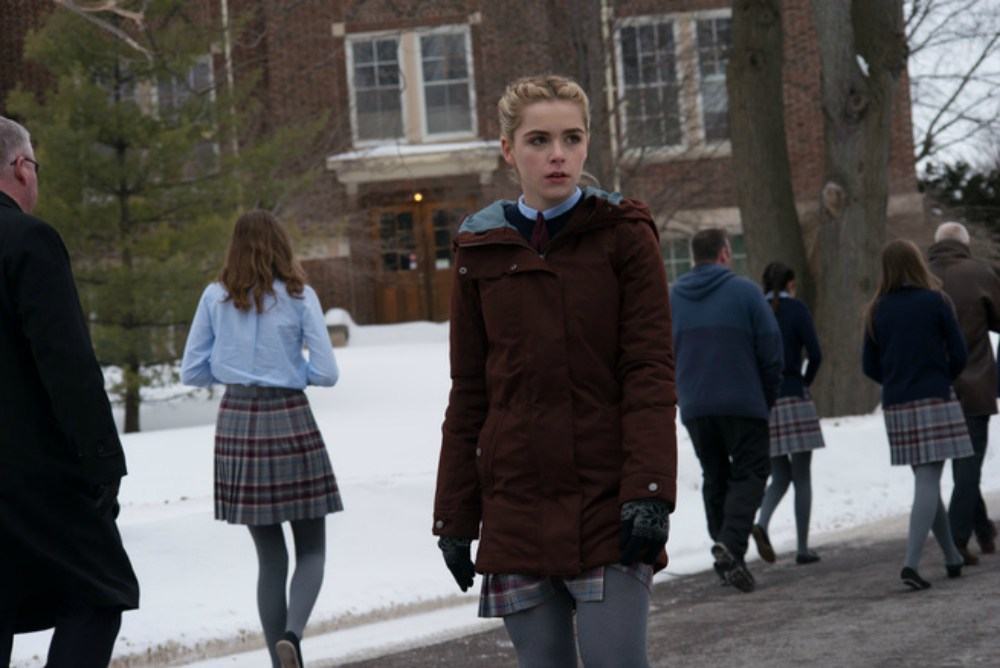 Blackcoats’s Daughter | Terror enigmático com Emma Roberts ganha novo trailer
