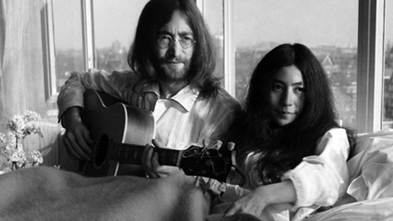 Michael De Luca fará filme abordando o relacionamento de John Lennon e Yoko Ono