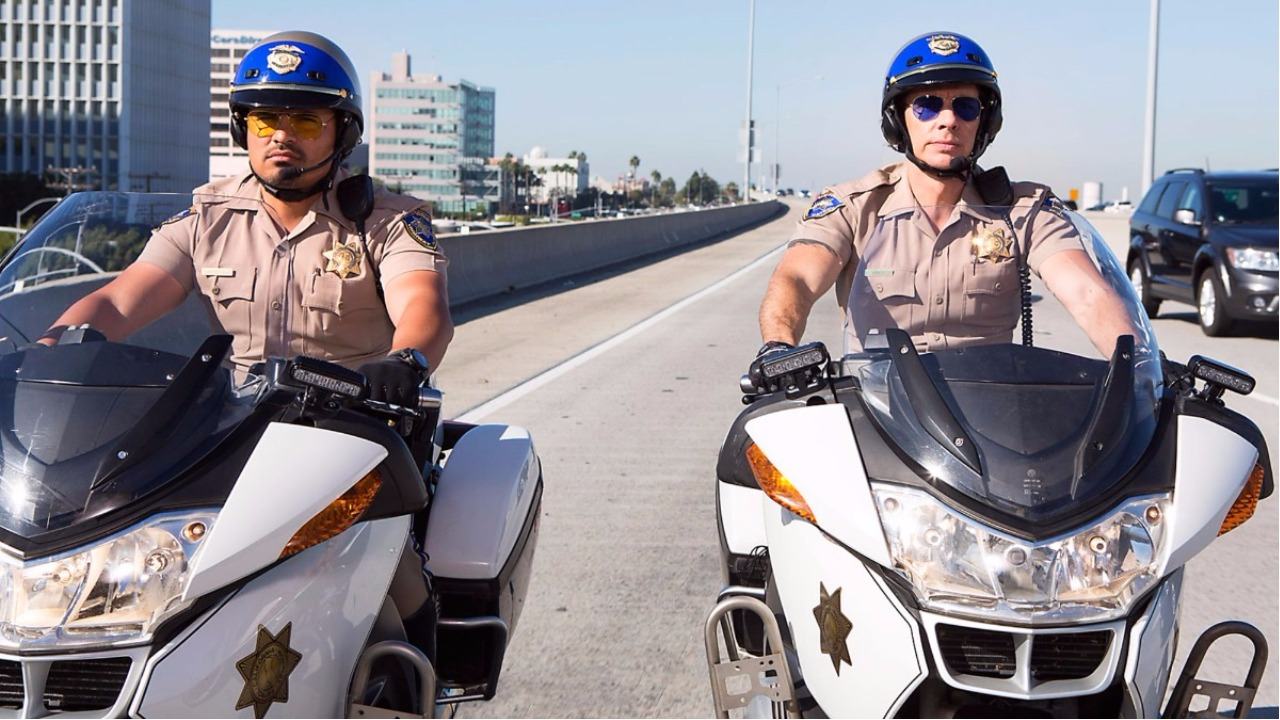 CHiPs | Comédia com Dax Shepard e Michael Peña ganha trailer para maiores