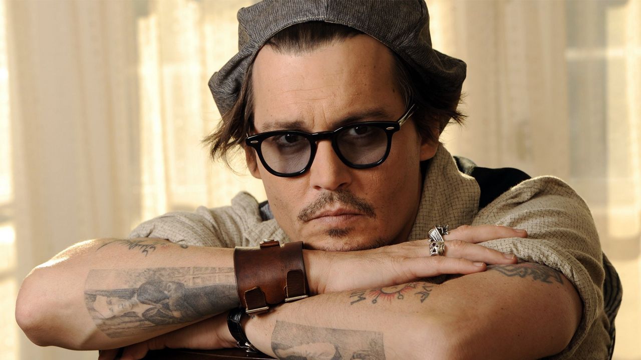 Johnny Depp vai viver professor universitário em comédia dramática