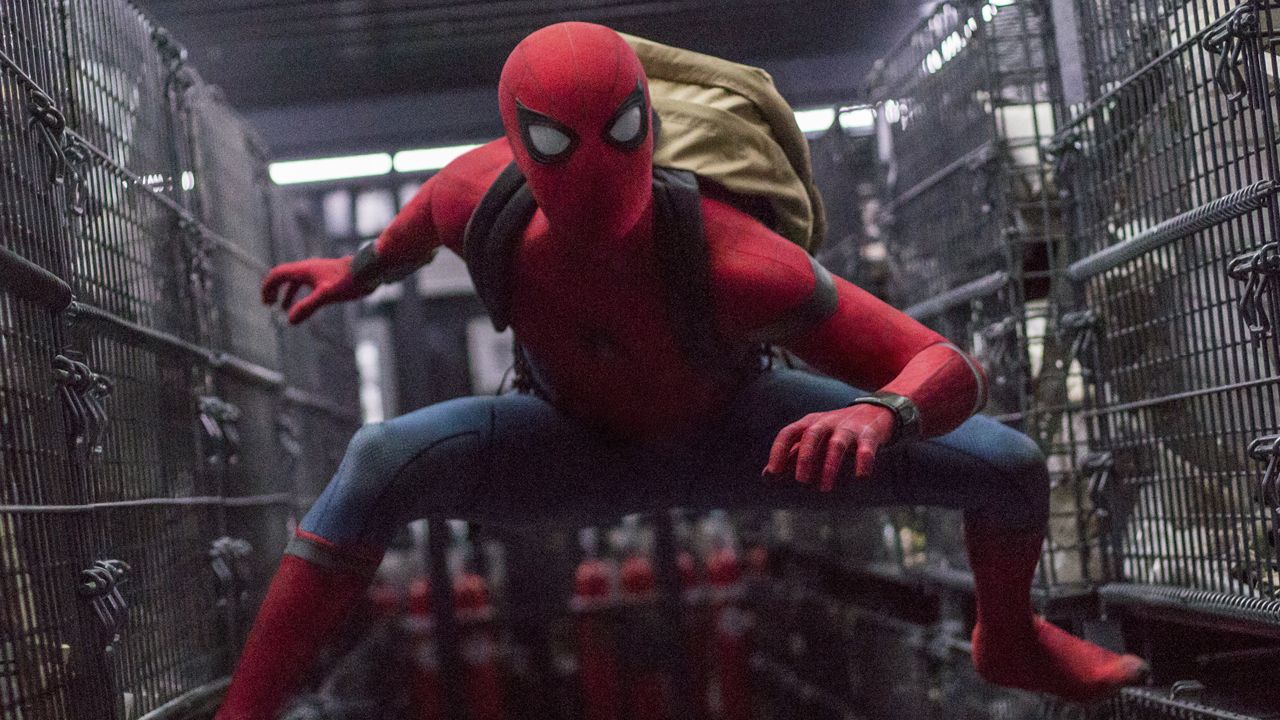 Homem-Aranha: Longe de Casa | Nova imagem revela detalhes do traje furtivo do herói