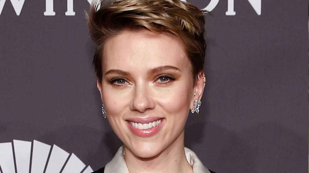 Reflective Light | Scarlett Johansson negocia para protagonizar adaptação de livro