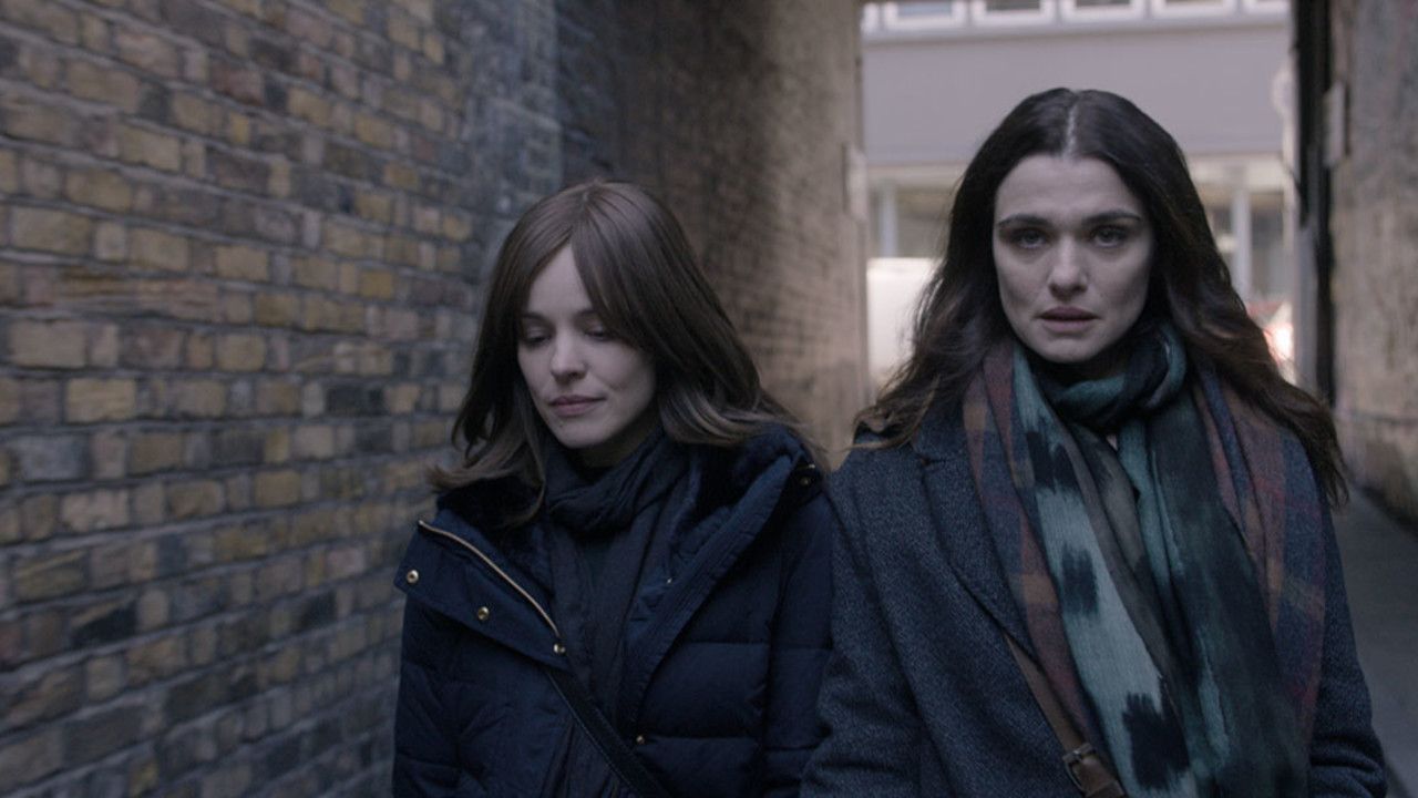 Desobediência | Rachel Weisz e Rachel McAdams vivem um amor proibido no trailer do longa