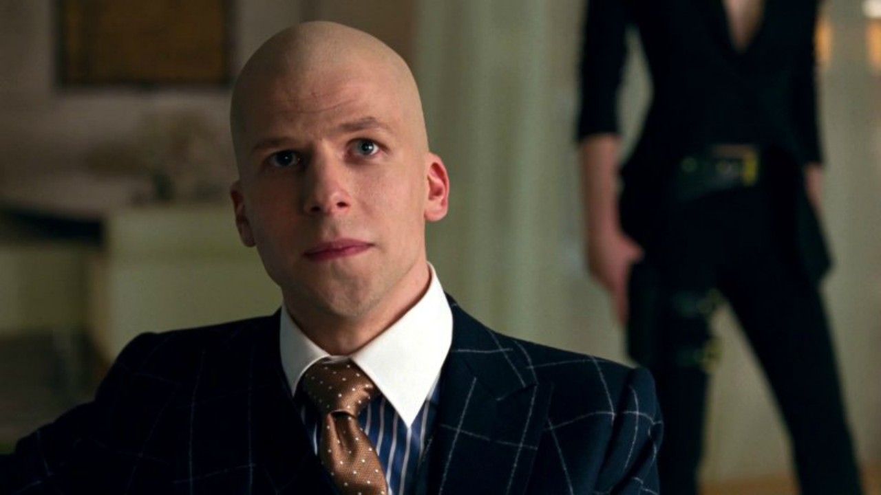 Jesse Eisenberg torce para continuar interpretando Lex Luthor nos cinemas