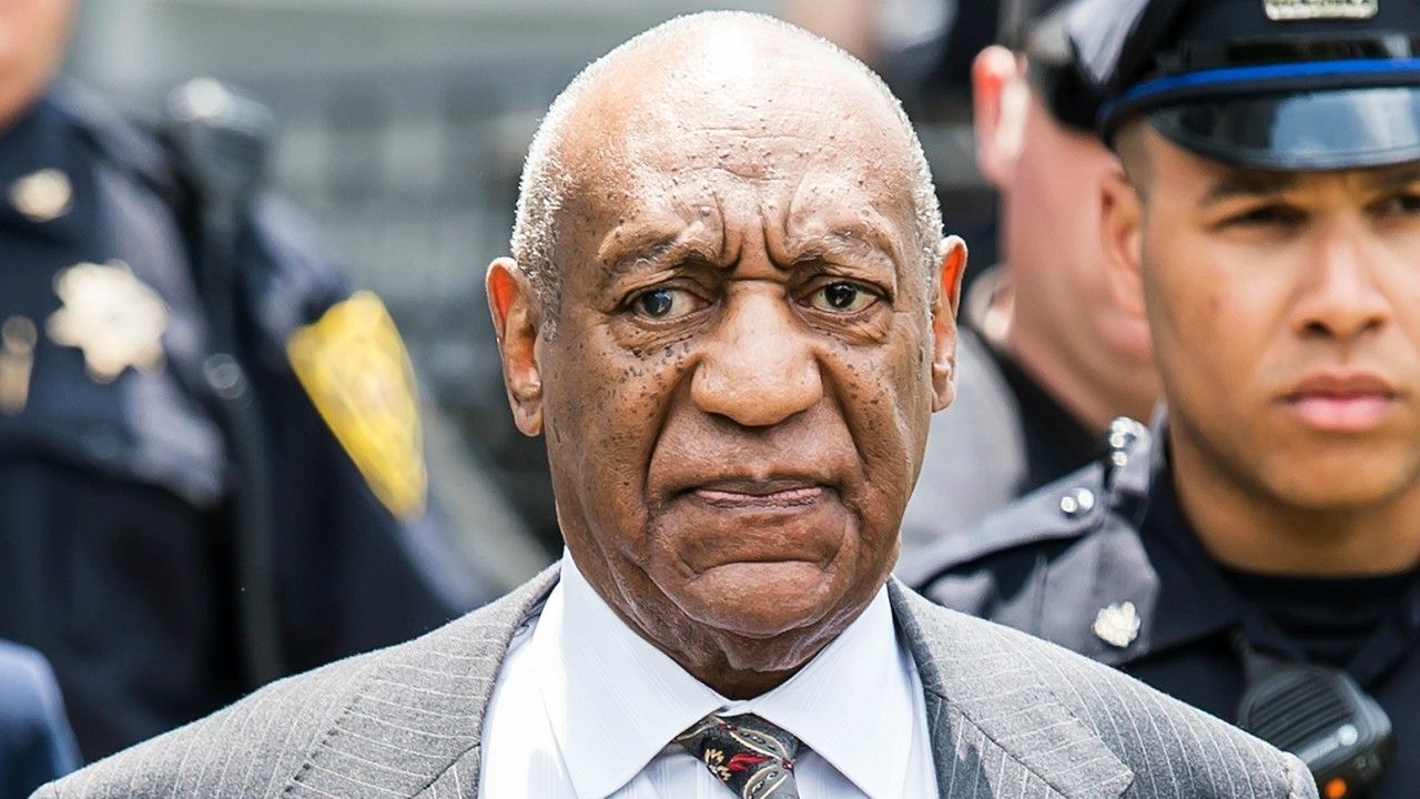 Ex-comediante Bill Cosby é condenado a cumprir de 3 a 10 anos de prisão por assédio sexual