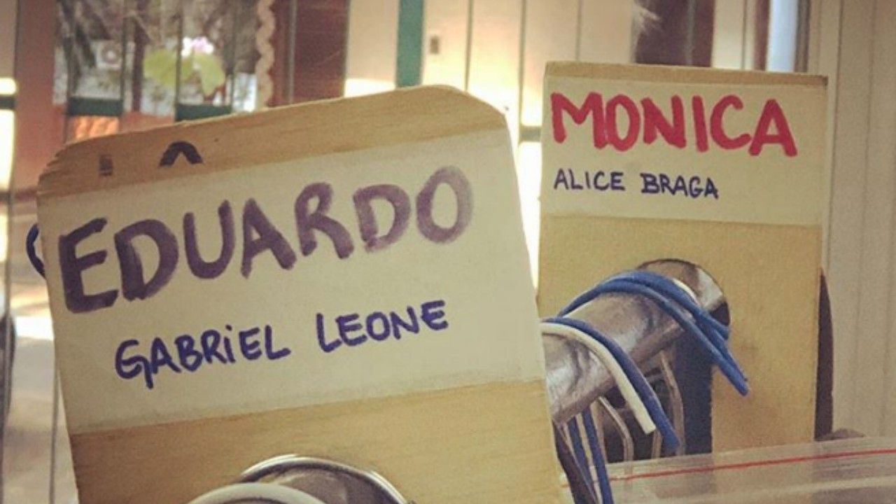 Eduardo e Mônica | Alice Braga divulga primeira foto de bastidores do filme baseado na canção da Legião Urbana