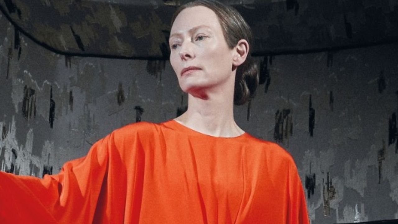 Suspiria | Novo pôster retrata personagem de Tilda Swinton de forma sombria