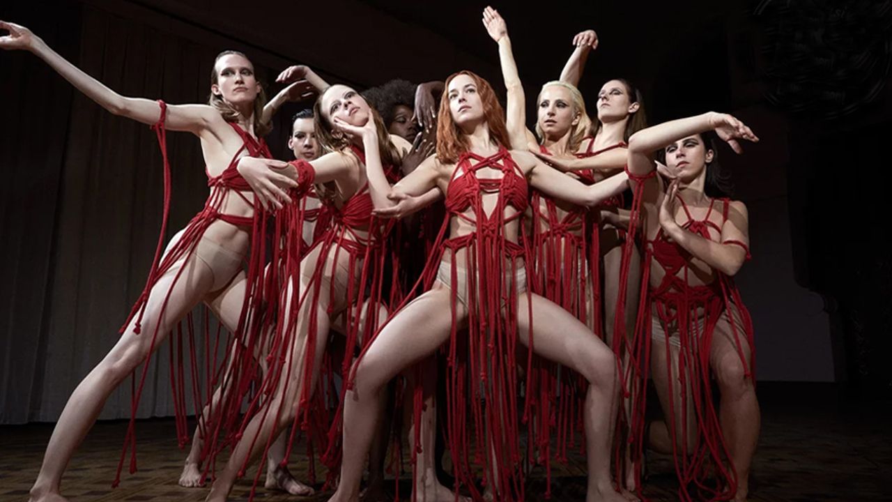 Suspiria | Novo pôster mostra hall de entrada da Companhia de Dança Markos Tanz