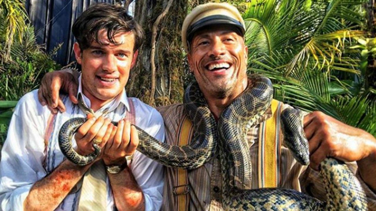 Jungle Cruise | Dwayne Johnson divulga foto ao lado de Jack Whitehall no set do filme