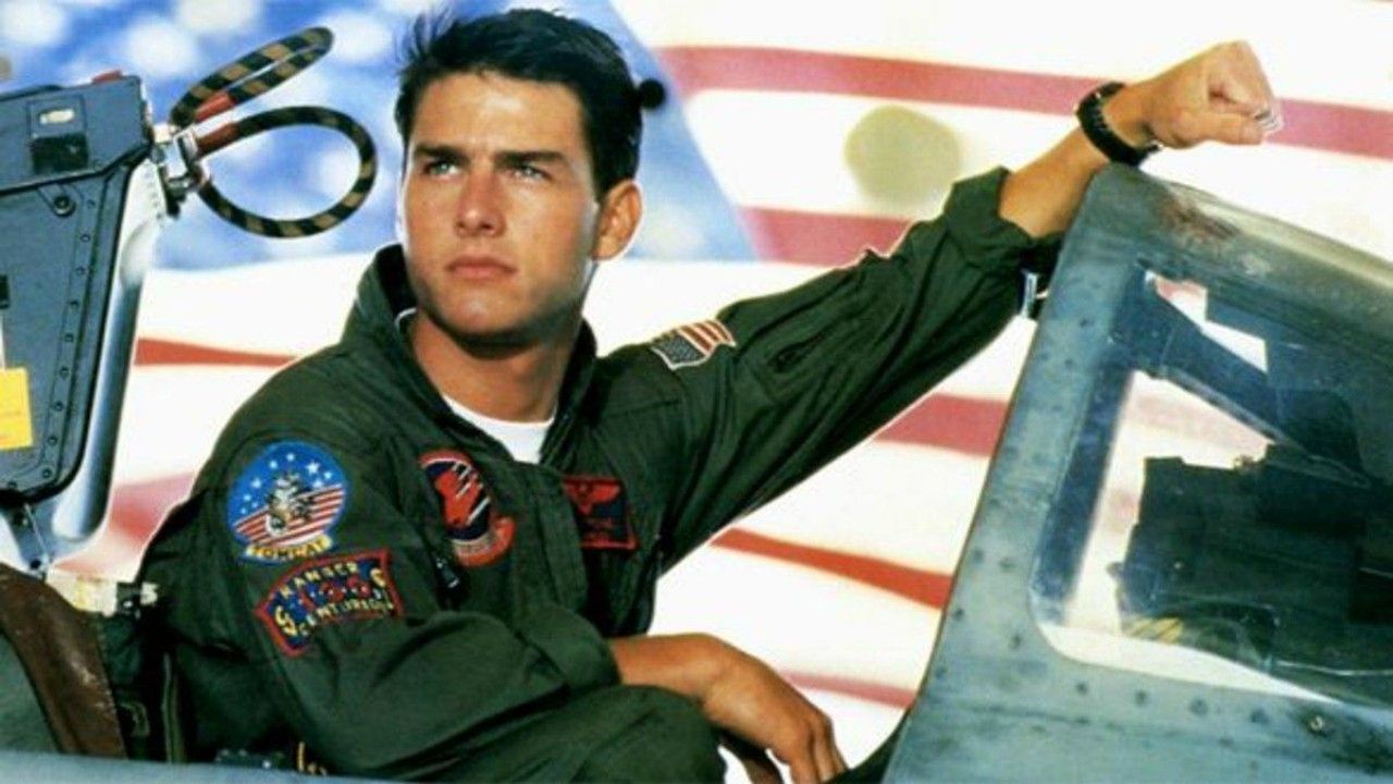 Top Gun: Maverick | Tom Cruise aparece com uniforme de piloto no set de filmagens