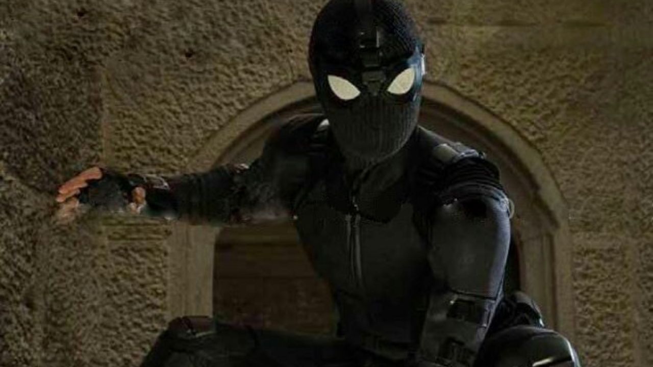Homem-Aranha: Longe de Casa | Primeira foto do herói com o uniforme furtivo é divulgada na #CCXP18