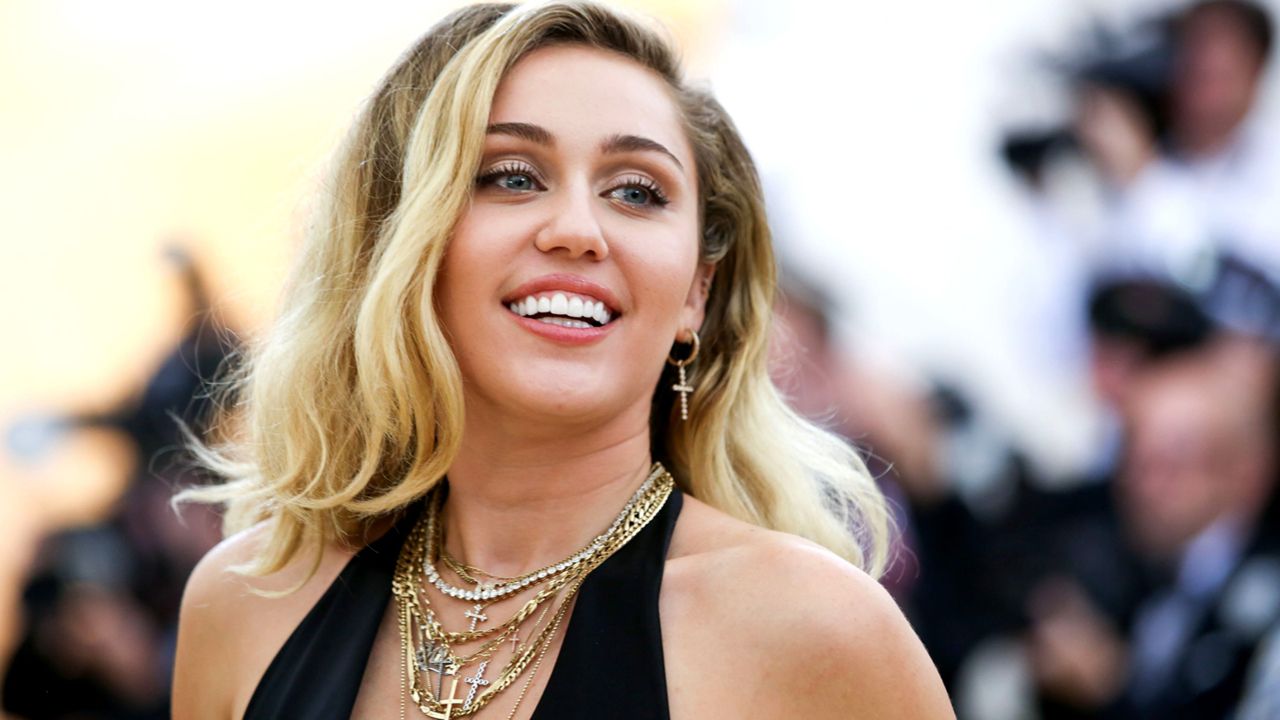 Black Mirror | Miley Cyrus confirma rumor sobre participação em episódio da quinta temporada