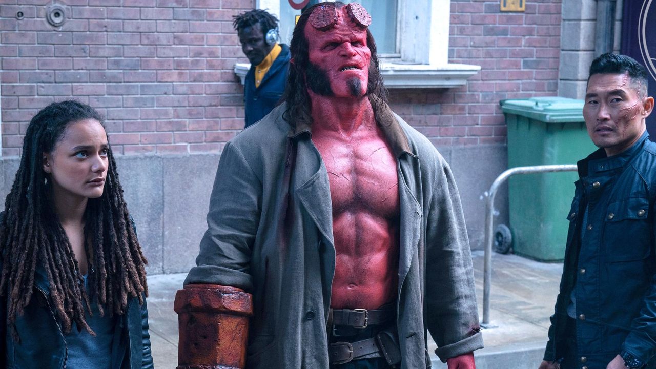 Hellboy | David Harbour comenta sua versão do personagem em novas fotos do reboot