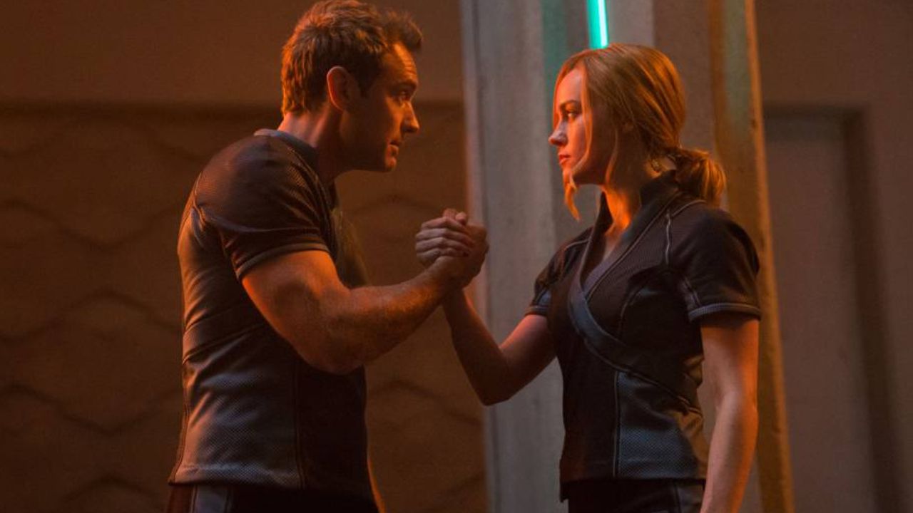 Capitã Marvel | Brie Larson e Jude Law aparecem em nova foto oficial do filme