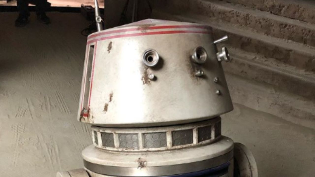 The Mandalorian | Jon Favreau divulga foto do droide R5-D4, que deve participar da série live-action de Star Wars