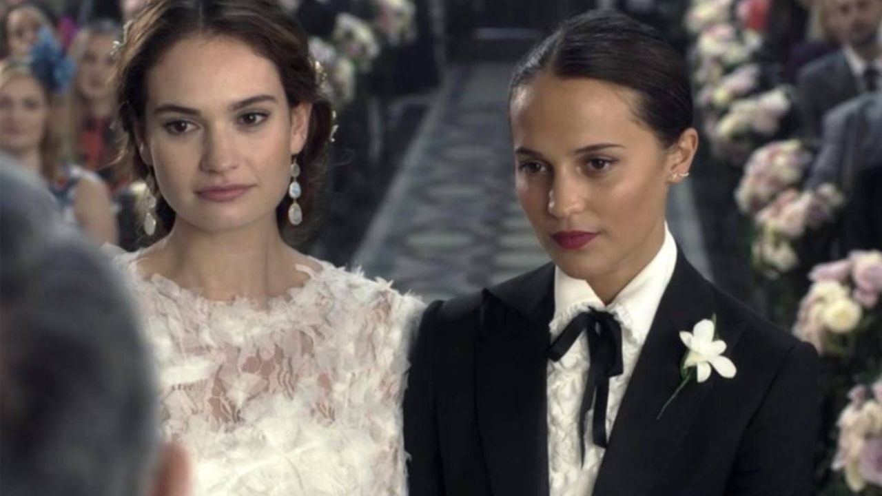 Quatro Casamentos e Um Funeral | Clássica comédia romântica terá curta-metragem como sequência, com Alicia Vikander e Lily James