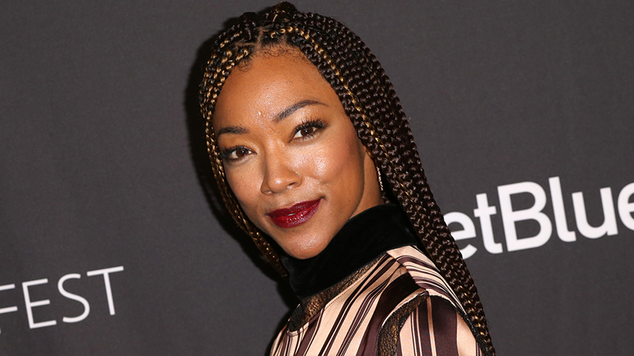Space Jam 2 | Atriz Sonequa Martin-Green se junta a LeBron James no elenco do filme