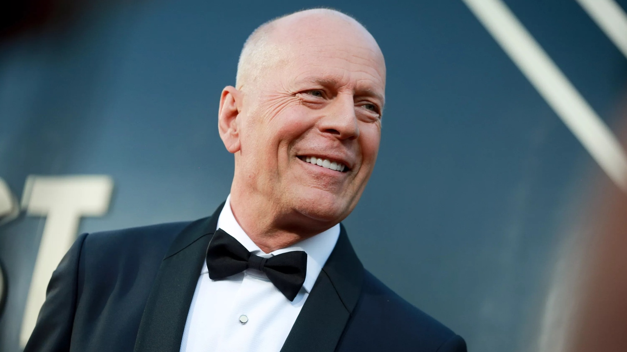 Bruce Willis se aposenta como ator após diagnóstico de afasia