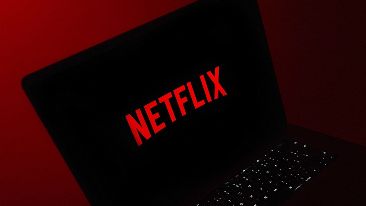 Netflix lança plano básico com anúncios no Brasil; veja valor - Tecnologia  - Diário do Nordeste